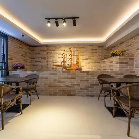 Rubby Kadikoey * 伊斯坦布尔